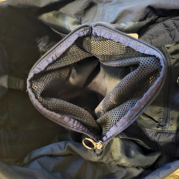 Lululemon on my level tote - Picture 6 of 6